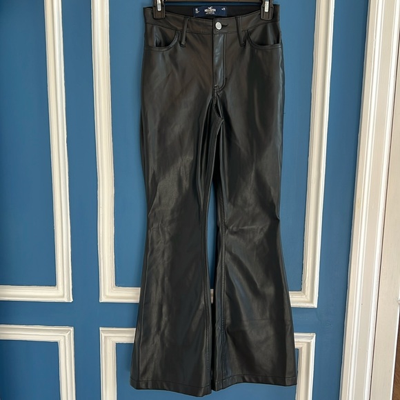 Hollister Faux Leather High Rise Flare Black Pants - Size W25 1S - Picture 1 of 6